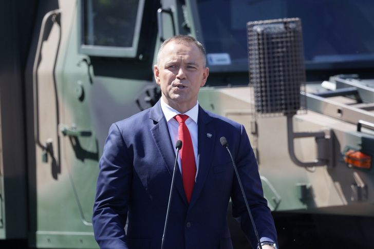 Nowy sondaż. Polacy dobrze oceniają wojsko i prezydenta