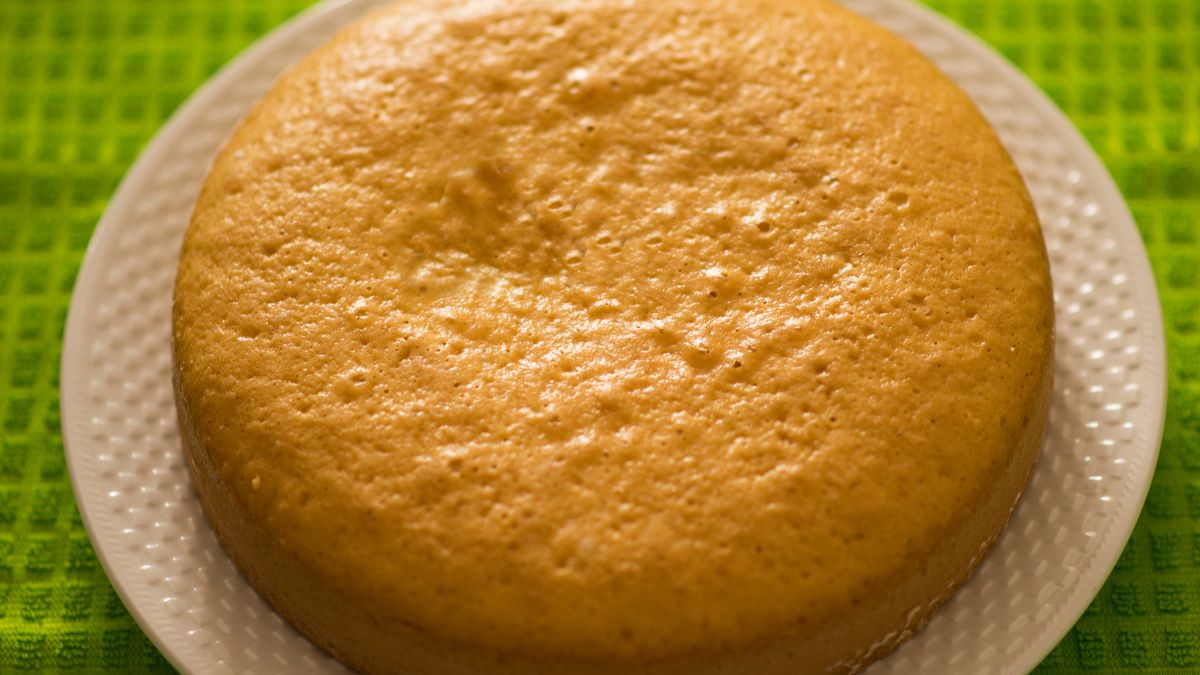 Biszkopt wyjdzie idealny, jeśli zastosujesz te zasady 