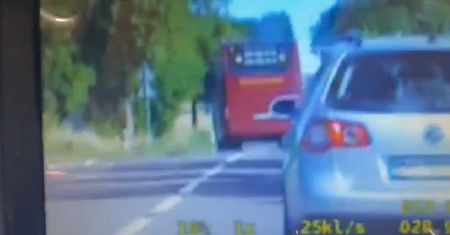 Wyprzedzał na skrzyżowaniu i przejściu dla pieszych — kierowca autokaru został zatrzymany
