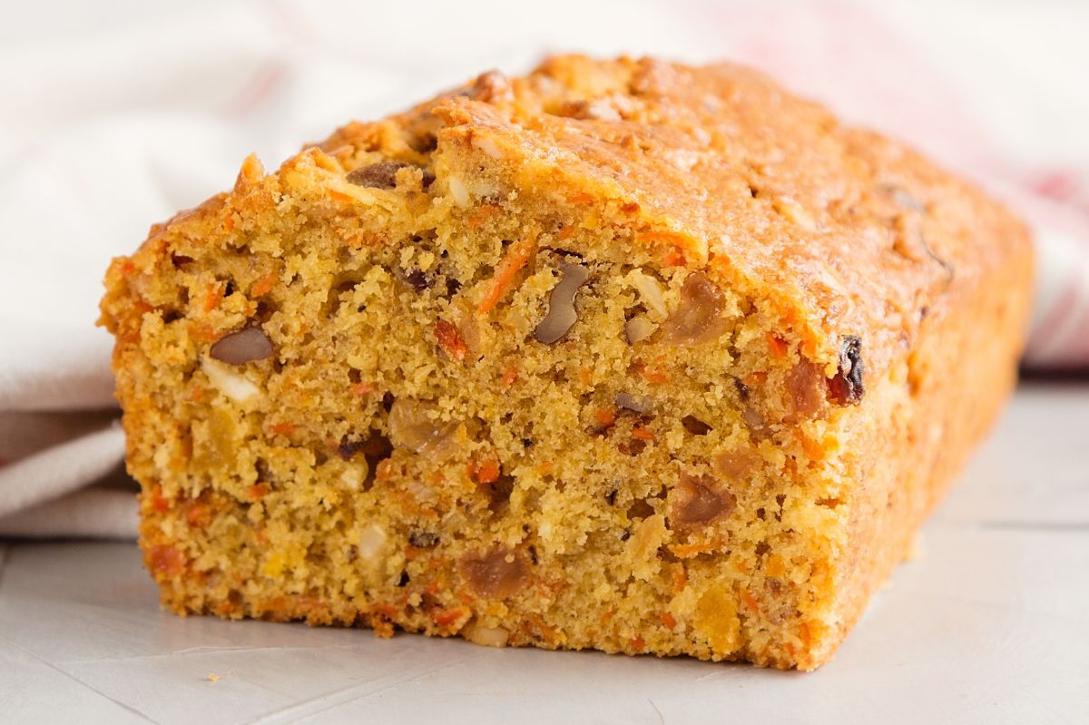 Simple oat carrot cake: A healthy twist on a classic bake