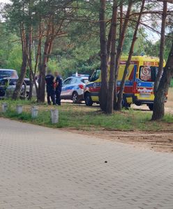 Zwłoki 41-latka w samochodzie. W środku znaleziono fragment ubioru ratownika medycznego