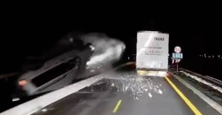 Michałówek: Koszmarny wypadek. Dachował na remontowanym odcinku S7