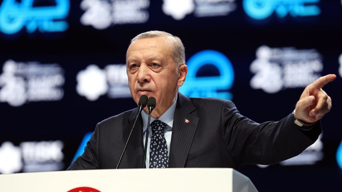 ANKARA, TURKIYE - DECEMBER 06: (----EDITORIAL USE ONLY - MANDATORY CREDIT - "TURKISH PRESIDENCY / MURAT CETINMUHURDAR / HANDOUT" - NO MARKETING NO ADVERTISING CAMPAIGNS - DISTRIBUTED AS A SERVICE TO CLIENTS----) Turkish President Recep Tayyip Erdogan (2nd R) speaks during a 28th General Assembly of Turkish Confederation of Employer Associations at ATO Congresium in Ankara, Turkiye on December 06, 2022. (Photo by Turkish Presidency / Murat Cetinmuhurdar / Handout/Anadolu Agency via Getty Images)