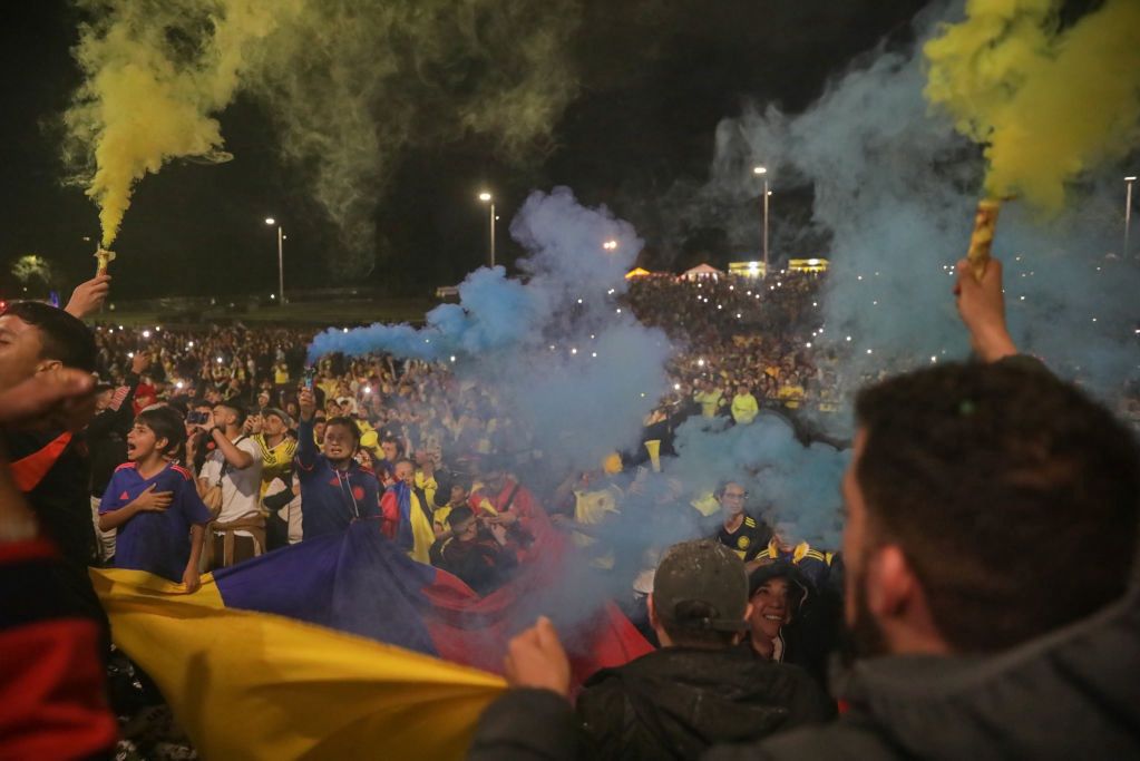 In the photo: fans of the Colombian national team