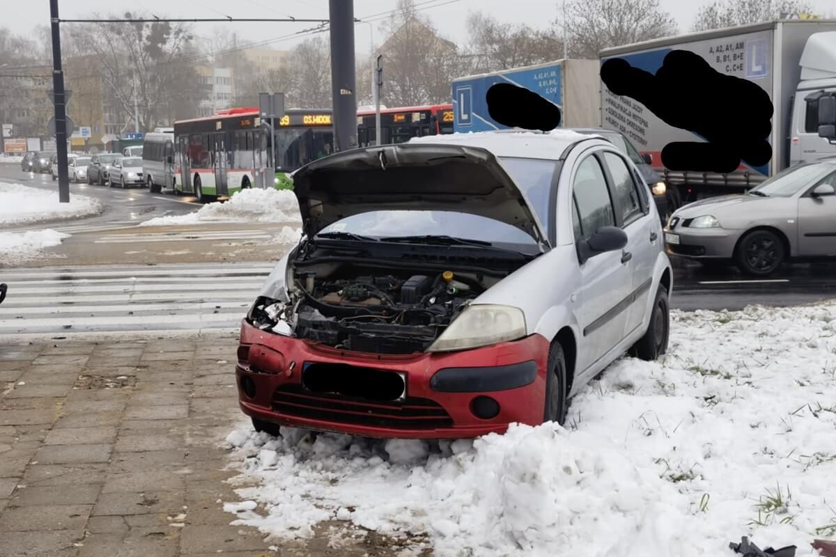Zderzenie citroena z hyundaiem na rondzie Mohyły w Lublinie