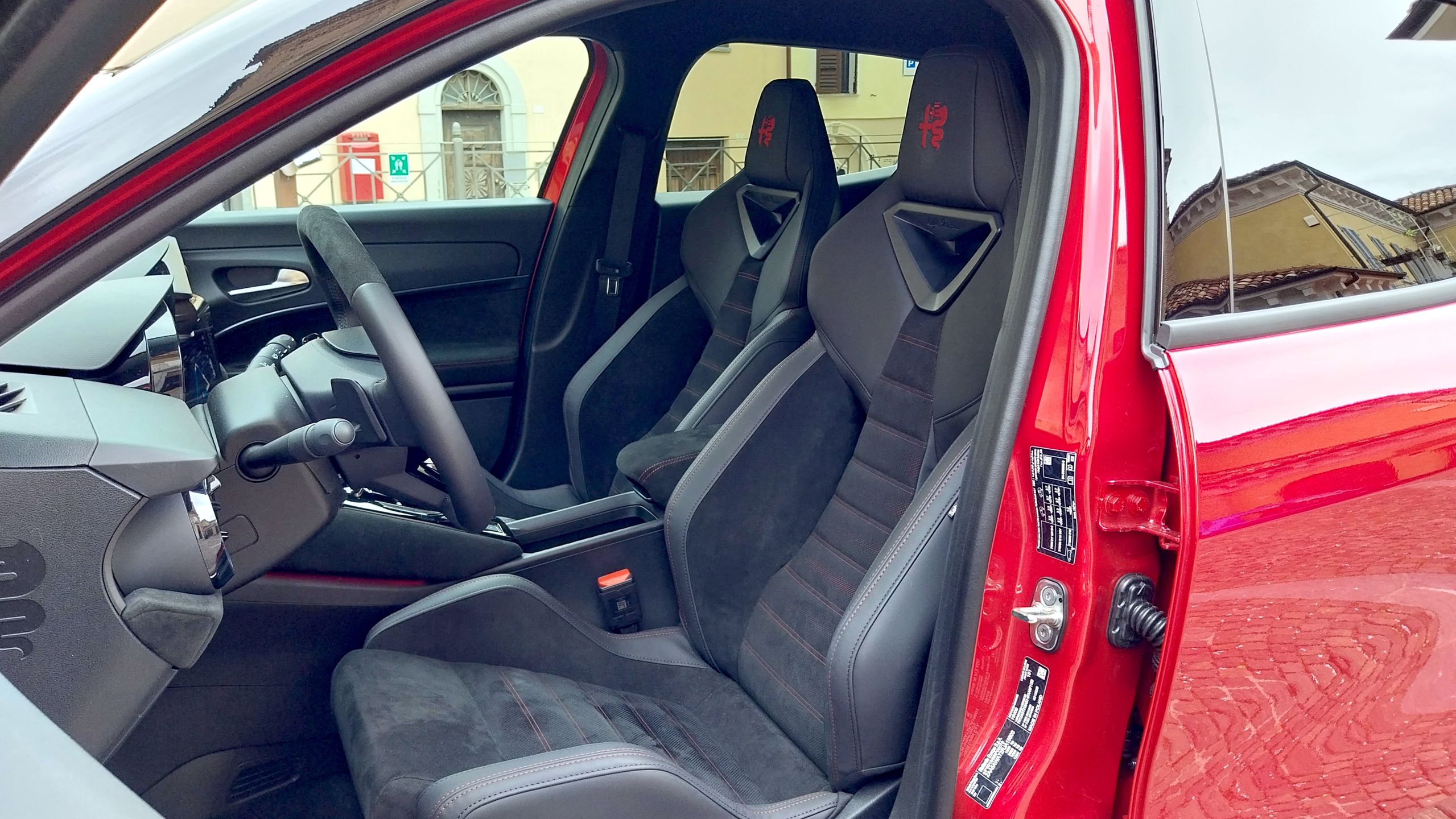 Alfa Romeo Junior Ibrida Q4