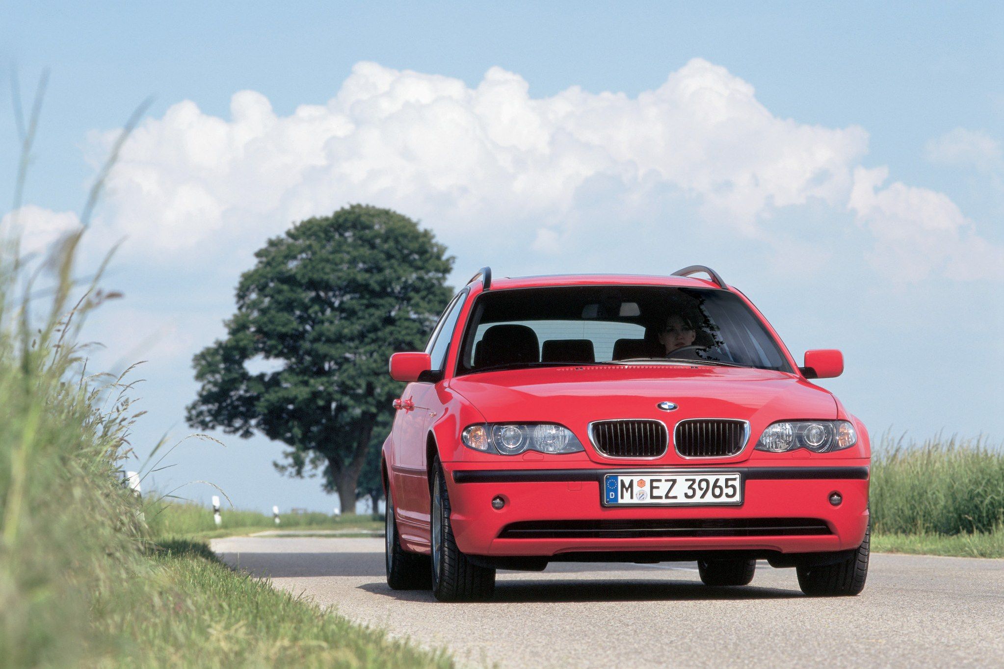 Czy kupicie Audi B6 czy B7, to nie ma aż tak dużego znaczenia. Natomiast BMW Serii 3 E46 najbezpieczniej wybrać po lifcie. Samochód rozpoznacie po bardziej wygładzonym przednim zderzaku.