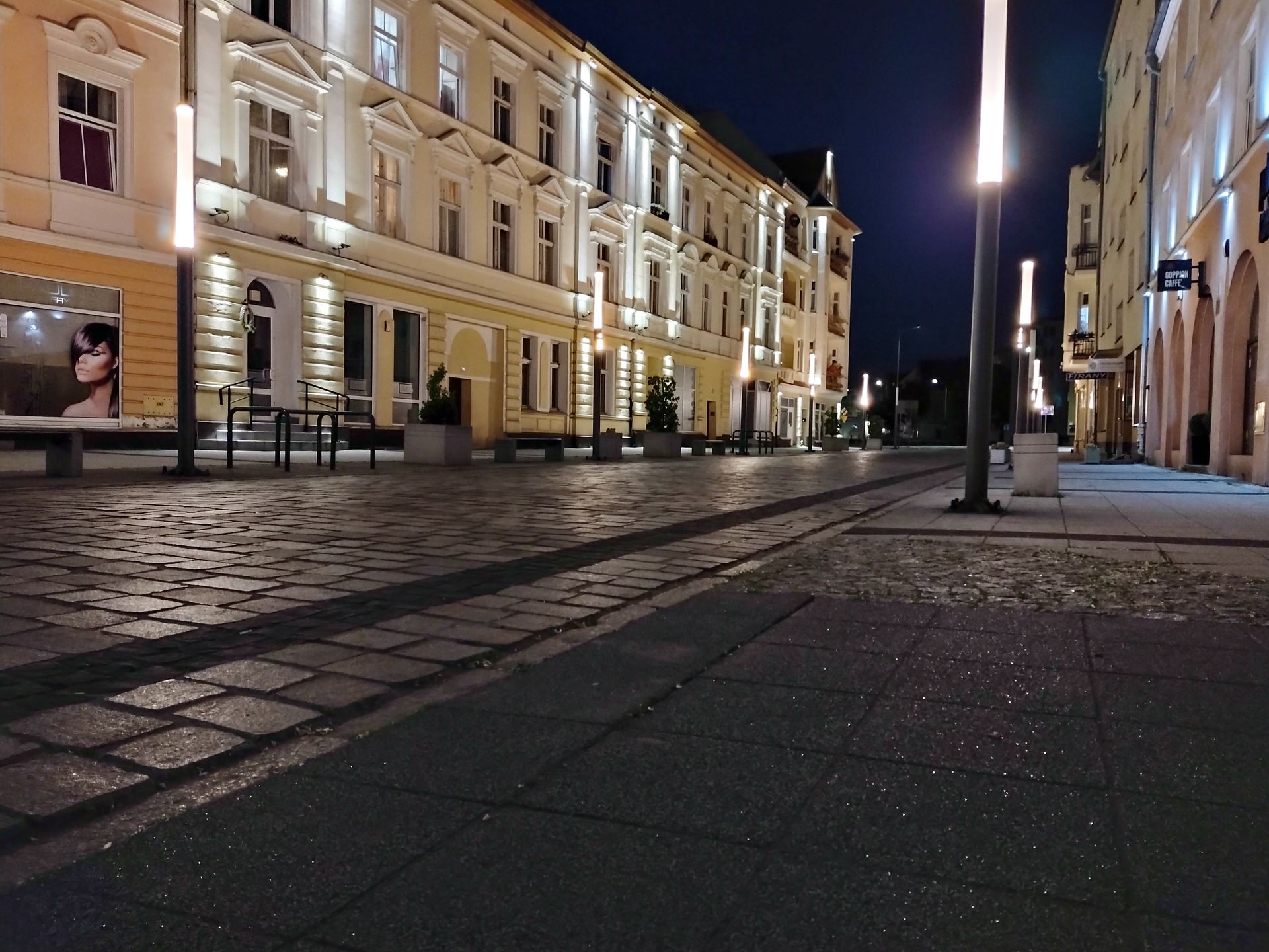 Tak wygląda postęp. Porównałem 10 generacji smartfonów za mniej niż 1000 zł 24