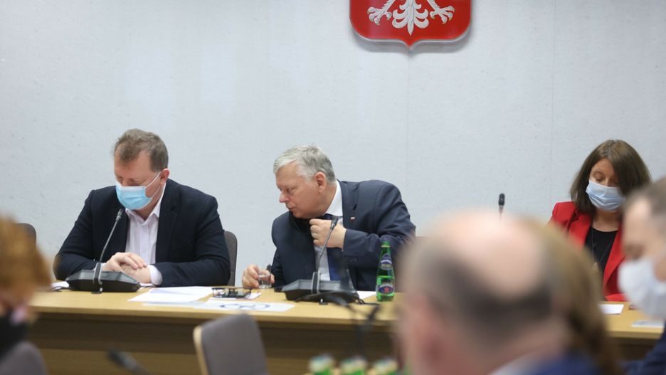 45. posiedzenie Sejmu IX kadencji17.12.2021 Warszawa Sejm 45. posiedzenie Sejmu IX kadencji  Fot. Andrzej Iwanczuk/REPORTER
n/z: Piotr Babinetz, Marek Suski, Joanna LichockaAndrzej Iwanczuk/REPORTER