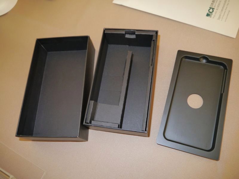 W skrócie: smartfon VAIO, najlepszy smartfon MWC 2015 i metalowy OnePlus 2 3