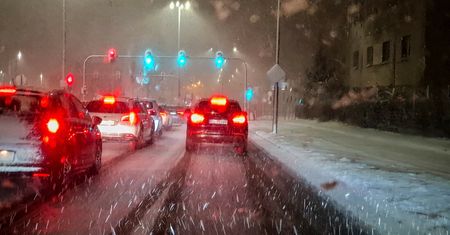 Śnieżyce nad Polską. Na drogach zaczyna się pogodowy armagedon