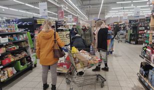 Czesi szturmują polskie sklepy i stacje benzynowe. Przyciąga ich tarcza antyinflacyjna