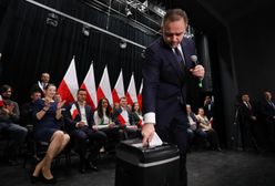 Okładkę tej książki Nawrocki włożył do niszczarki. PiS z zawiadomieniem
