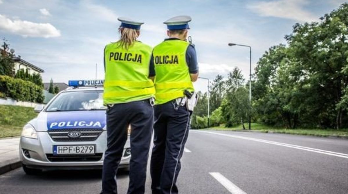 21-latek jechał ponad 100 km/h w terenie zabudowanym