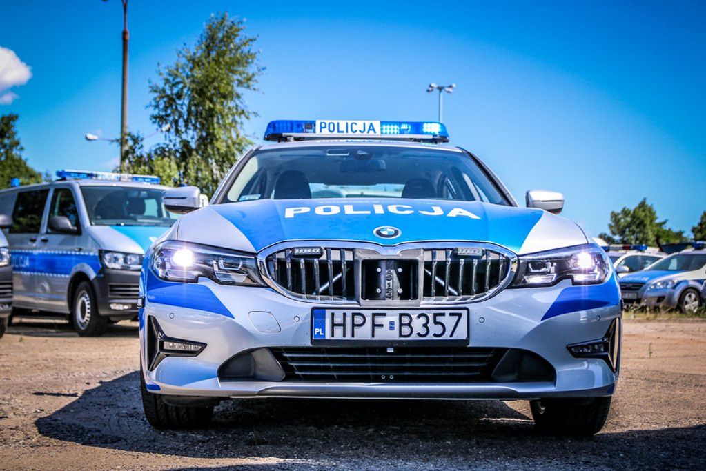 Łódzka policja otrzymała nowe samochody. Wśród nich trzy oznakowane bmw