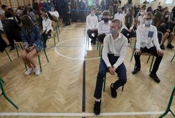 Powrót do szkoły. Dzieci na lekcje, a rodzice do lekarzy. "Blokują kolejki"