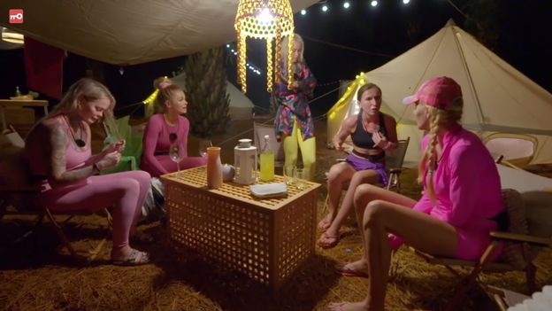 "Królowa przetrwania". Marta Linkiewicz i Aneta Glam skaczą sobie do gardeł w środku dżungli: "Jesteś GŁUPIĄ STARĄ RURĄ"