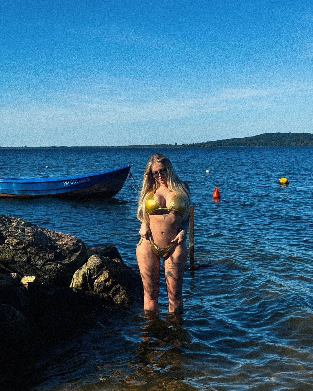 Ewel0na eskponuje sylwetkę w bikini