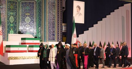 Chamenei w końcu zostanie pochowany. Iran wysyła Trumpowi sygnał