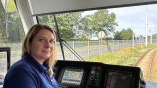 "Niektórzy myślą, że mają trzy życia". Tak wygląda dzień motorniczej toruńskiego MZK [reportaż]