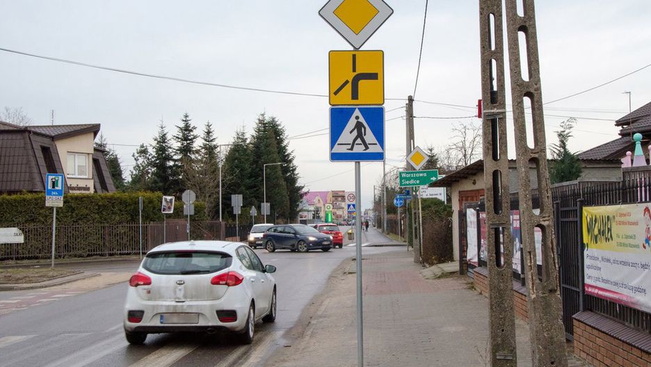 Błędne użycie kierunkowskazu na skrzyżowaniu grozi mandatem