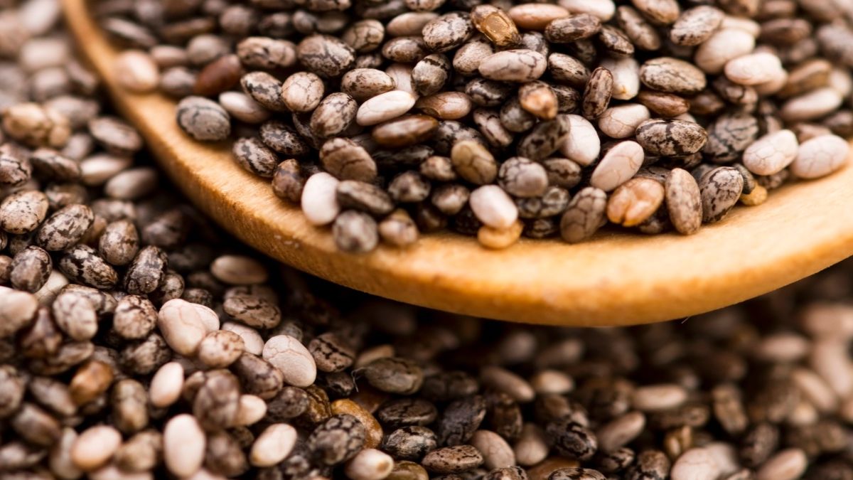 Nasiona chia  na drewnianej łyżce