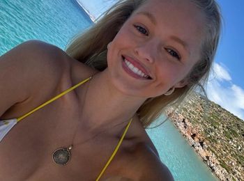 Tychoniewicz w wiązanym bikini. Pokazała kolejne rajskie fotki