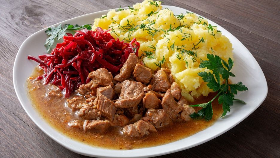 Gulasz z łopatki wieprzowej w sosie własnym