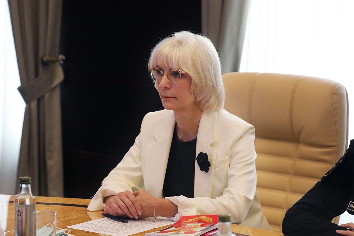 Wysoka rangą urzędniczka nie żyje. Ciało przed domem w Petersburgu