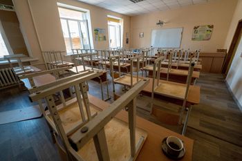 "Trudno wygrać z trendem". Szkoły wyludniają się przed wakacjami