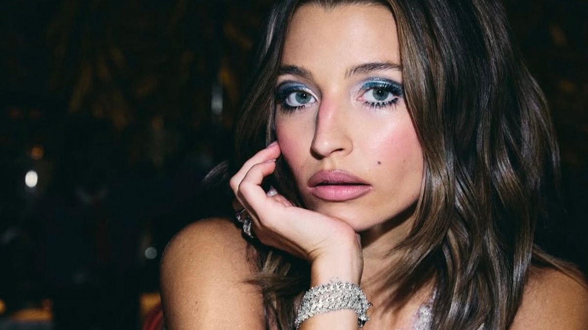 Julia Wieniawa błyszczy na planie teledysku