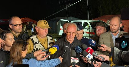 Płonie już 100 hektarów lasu. Nocna konferencja sztabu