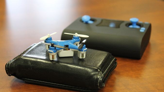 Wallet Drone: dron, który zmieści się w kieszeni. Coraz bardziej absurdalne pomysły twórców 1