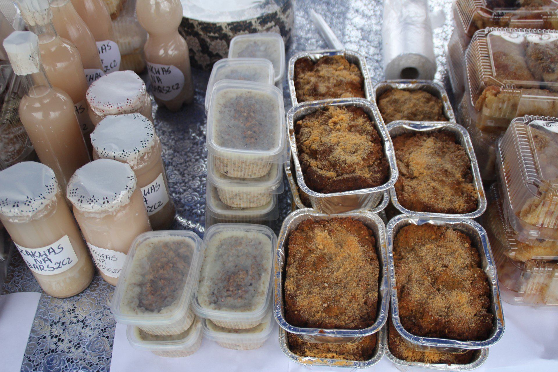 Ładzice robią zakupy na Ryneczku prosto od rolnika