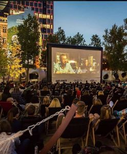 Warszawa. Kino plenerowe 2020. Gdzie obejrzymy film pod chmurką?