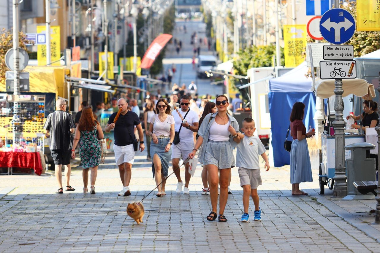 Kielce: Drugi dzień Street Food Polska Festival. Smaki świata i konkurs European Street Food Awards na "Sienkiewce"