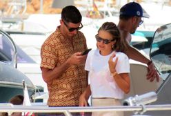 Paparazzi przyłapali Lewandowskich na jachcie. Robert musiał taszczyć torby