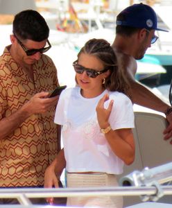 Paparazzi przyłapali Lewandowskich na jachcie. Robert musiał taszczyć torby