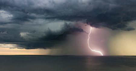 Dramat na plaży w Chorwacji. Turystka porażona piorunem