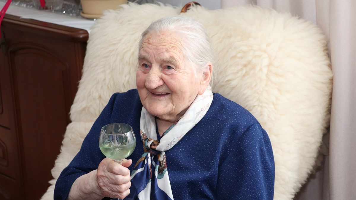 Skończyła 100 lat i ma się świetnie. "Wyjątkowo co dzień muszę obejrzeć Jeden z Dziesięciu"