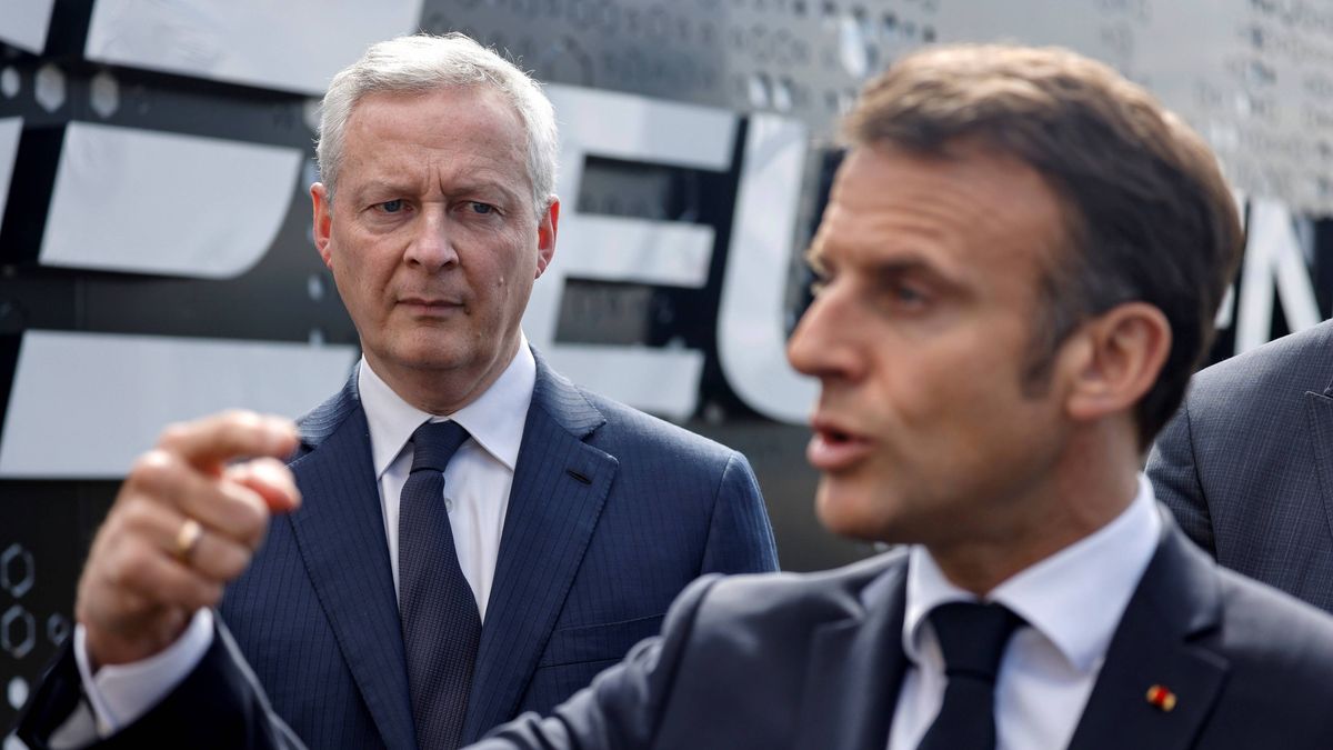 Na zdjęciu minister finansów Bruno Le Maire i prezydent Emmanuel Macron