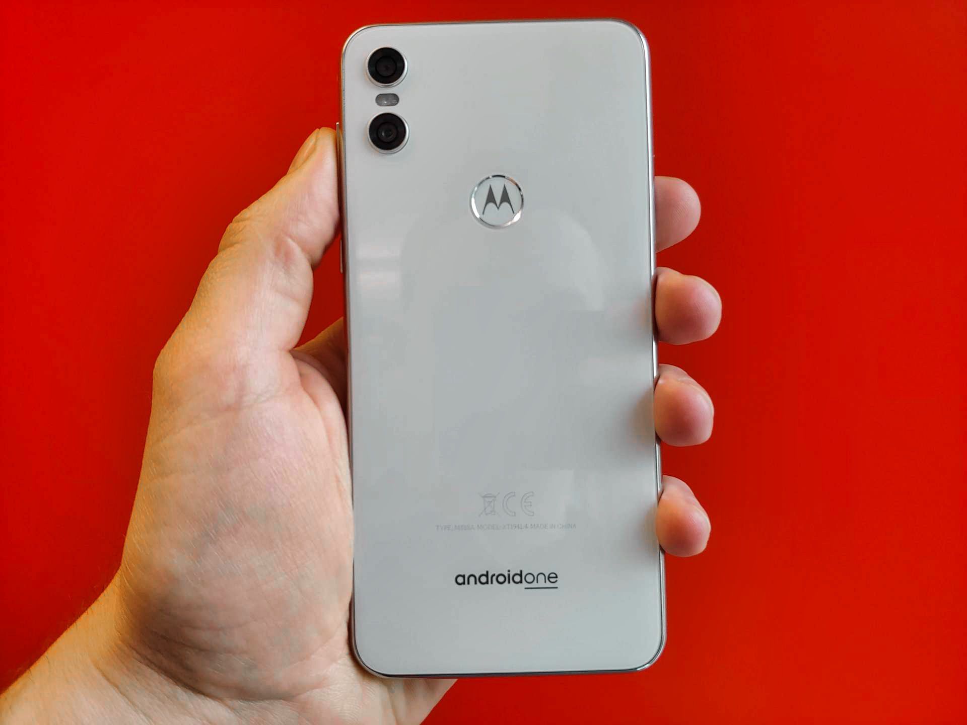 Motorola One. Jest śliczna, tania i zaskakująco mocna. Pierwsze wrażenia 1