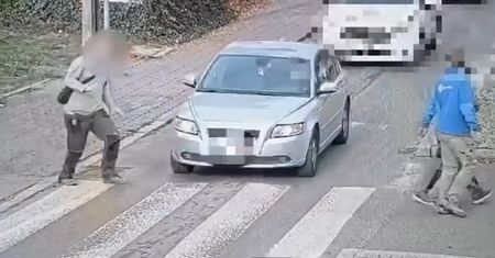 Nagrało się, co zrobił pieszy. I jeszcze obwiniał kierowcę