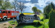 Łubcze: Nagle zjechał z prostej drogi, uderzył w bariery i dachował