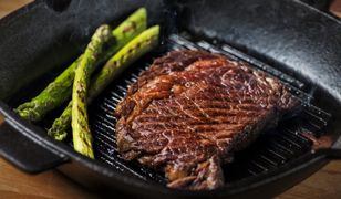 Grillowanie w mieszkaniu. Jak wyczarować potrawy z grilla na patelni?