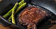Grillowanie w mieszkaniu. Jak wyczarować potrawy z grilla na patelni?