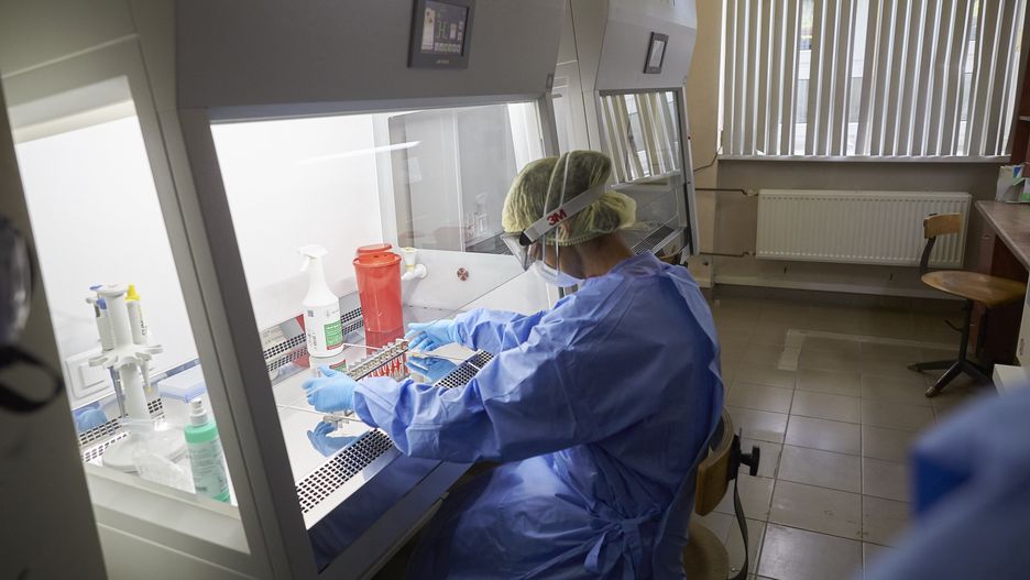 Koronawirus w Polsce. Ministerstwo Zdrowia podaje raport. Nowe przypadki zakażenia. Są ofiary