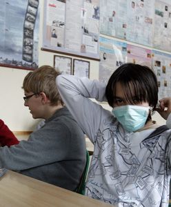 Koronawirus. Polskie dzieci w zagranicznych szkołach. "Cały dzień w jednym pomieszczeniu"