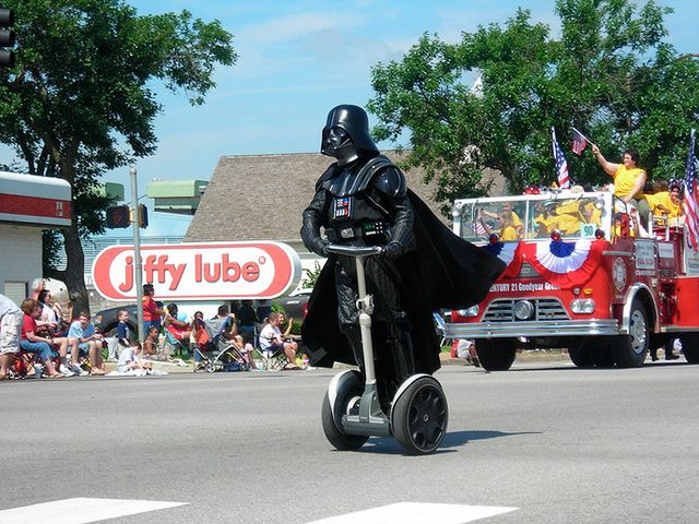 Segwayem nie wolno jeździć po chodniku!