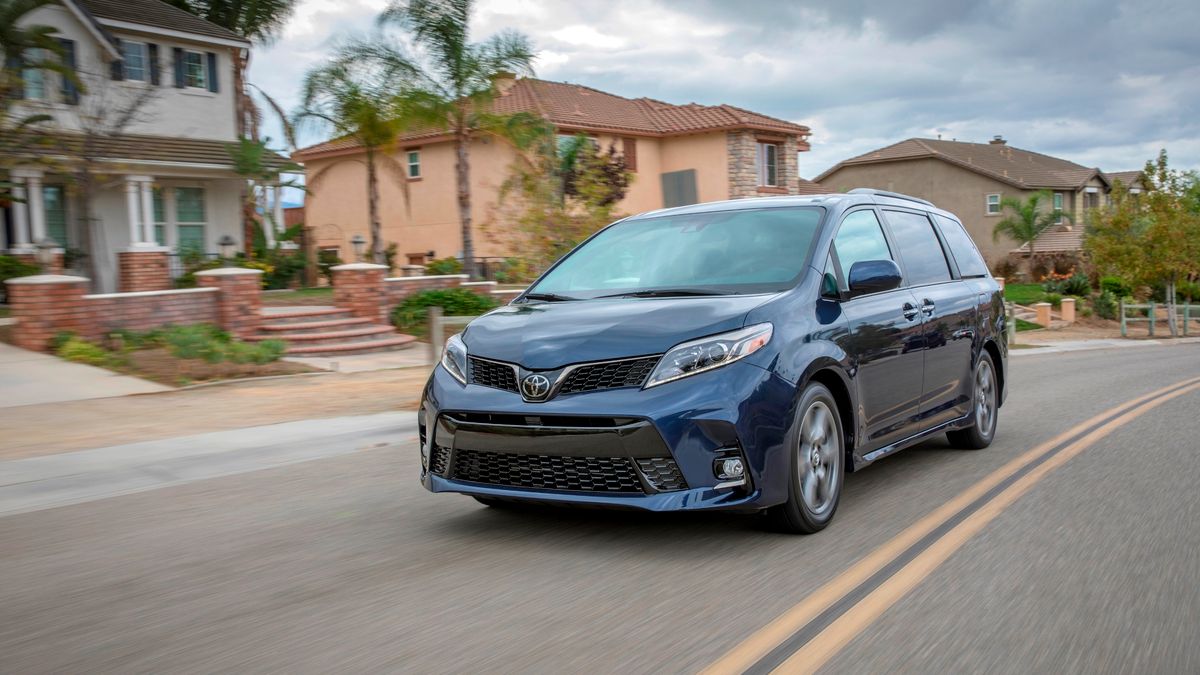 W 2021 roku Japończycy planują wypuścić na drogi autonomiczne Toyoty Sienny